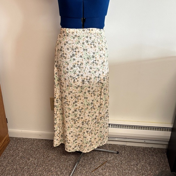 H&M Dresses & Skirts - H&M Floral Cream Maxi Skirt